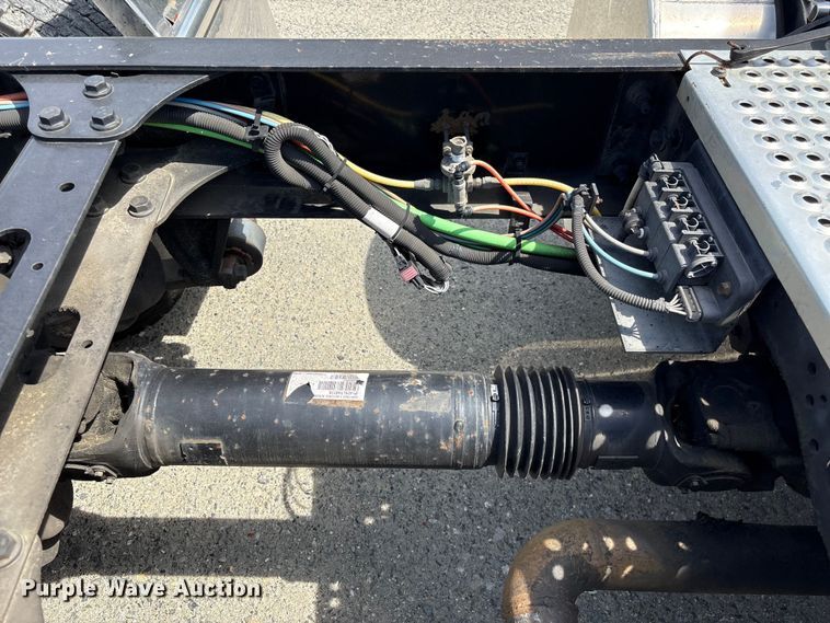 image for item EF1150 2018 International LT625 semi truck