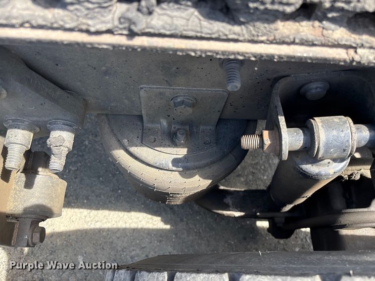 image for item EF1150 2018 International LT625 semi truck