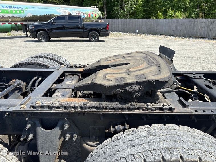image for item EF1150 2018 International LT625 semi truck