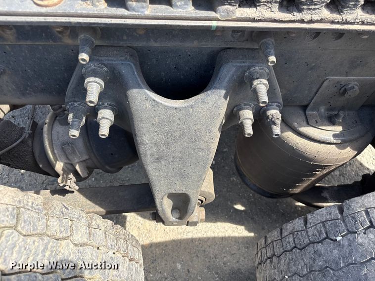 image for item EF1150 2018 International LT625 semi truck