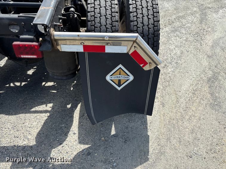 image for item EF1150 2018 International LT625 semi truck