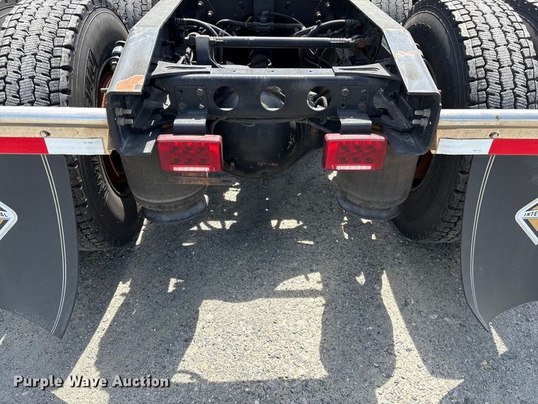 image for item EF1150 2018 International LT625 semi truck