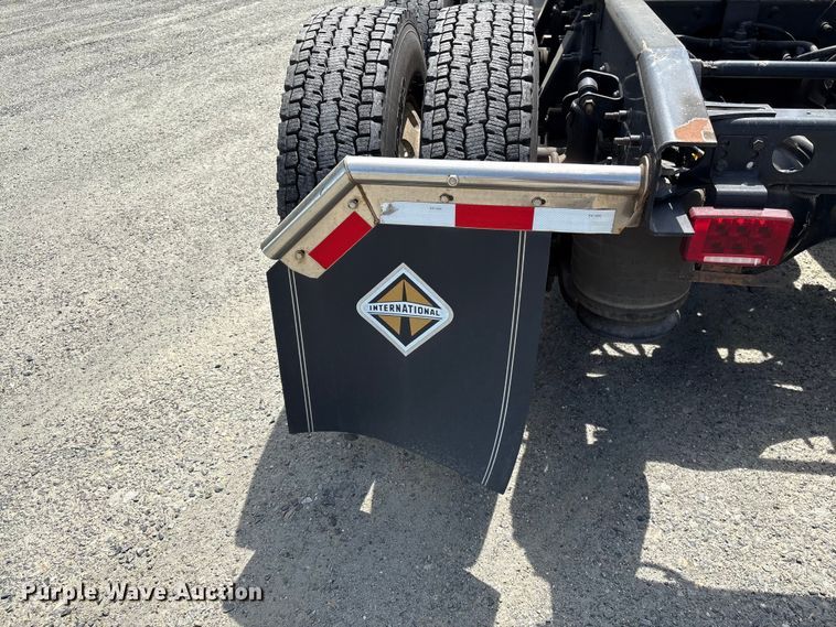 image for item EF1150 2018 International LT625 semi truck
