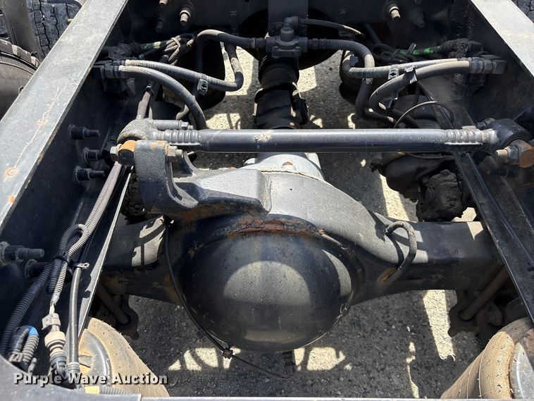 image for item EF1150 2018 International LT625 semi truck