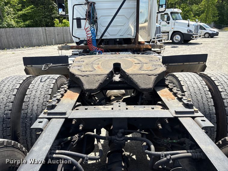image for item EF1150 2018 International LT625 semi truck