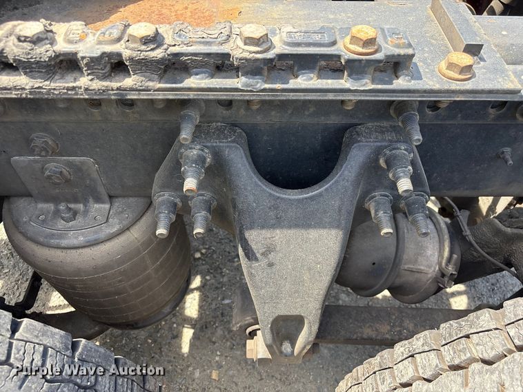 image for item EF1150 2018 International LT625 semi truck