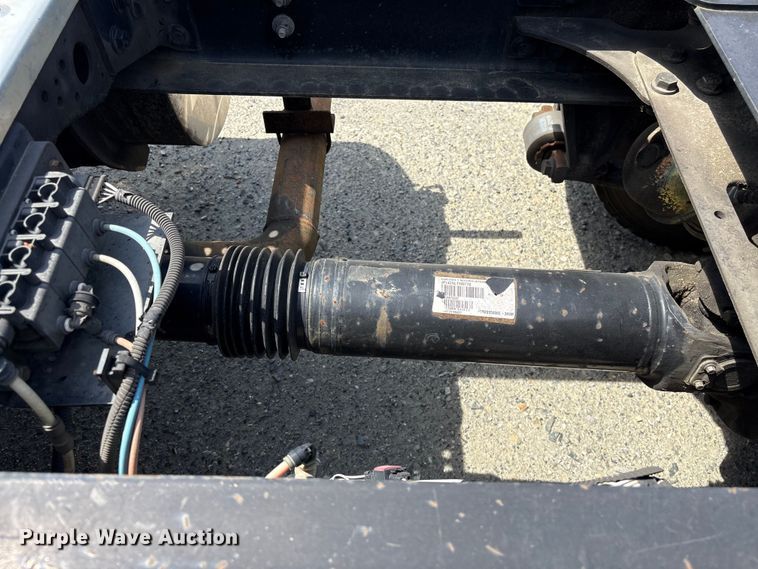 image for item EF1150 2018 International LT625 semi truck