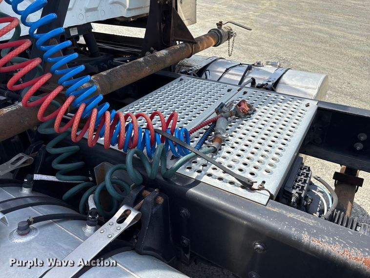 image for item EF1150 2018 International LT625 semi truck