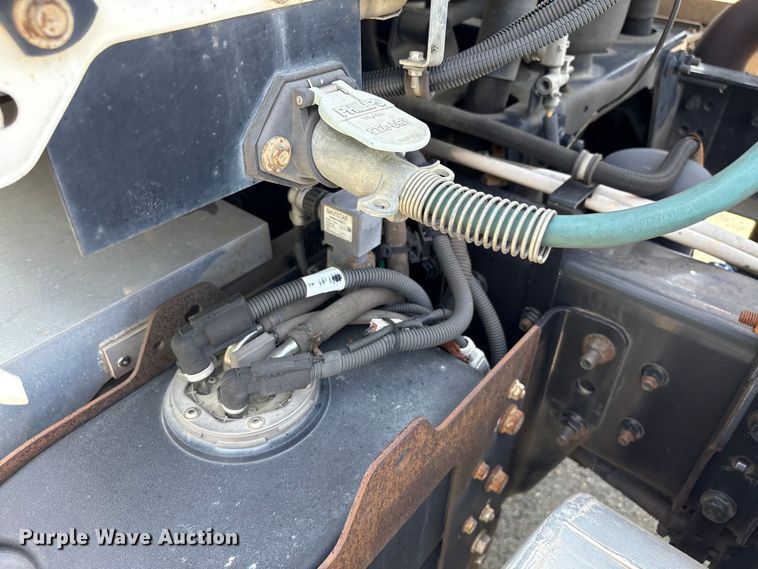 image for item EF1150 2018 International LT625 semi truck
