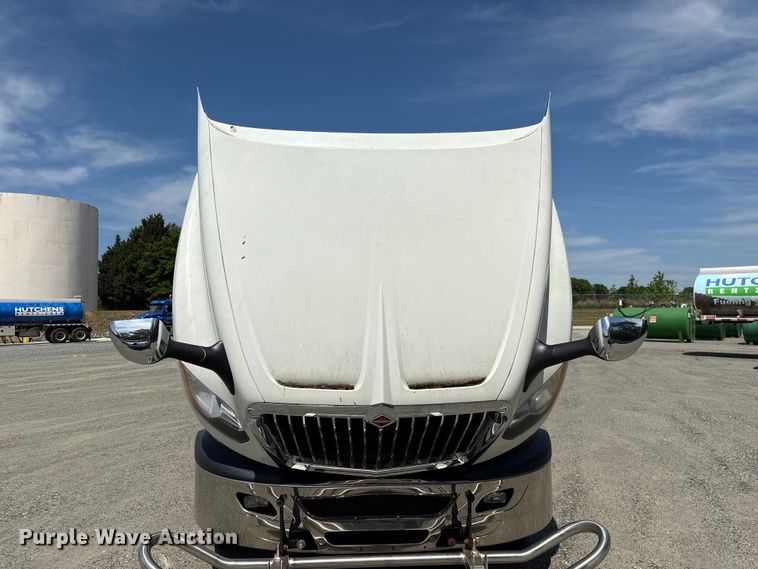 image for item EF1150 2018 International LT625 semi truck