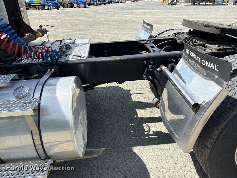 image for item EF1150 2018 International LT625 semi truck