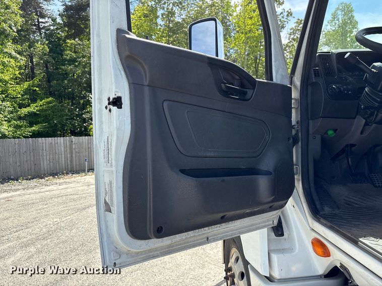 image for item EF1150 2018 International LT625 semi truck