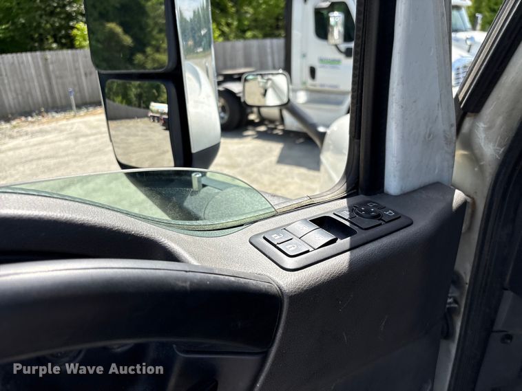 image for item EF1150 2018 International LT625 semi truck