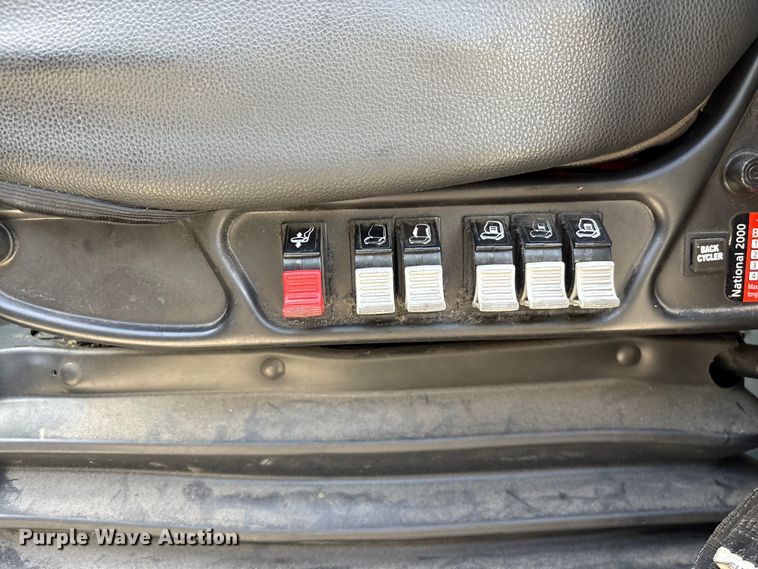 image for item EF1150 2018 International LT625 semi truck
