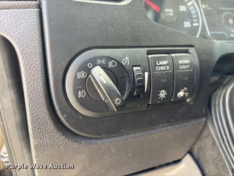 image for item EF1150 2018 International LT625 semi truck