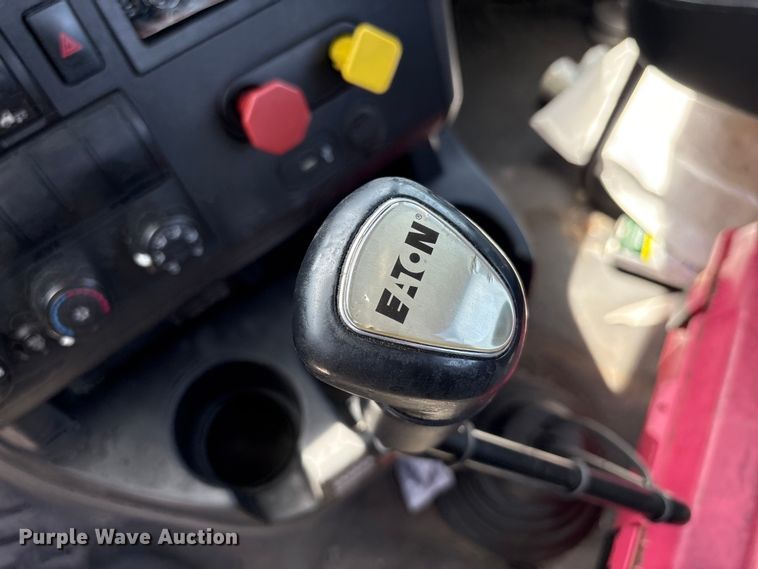 image for item EF1150 2018 International LT625 semi truck