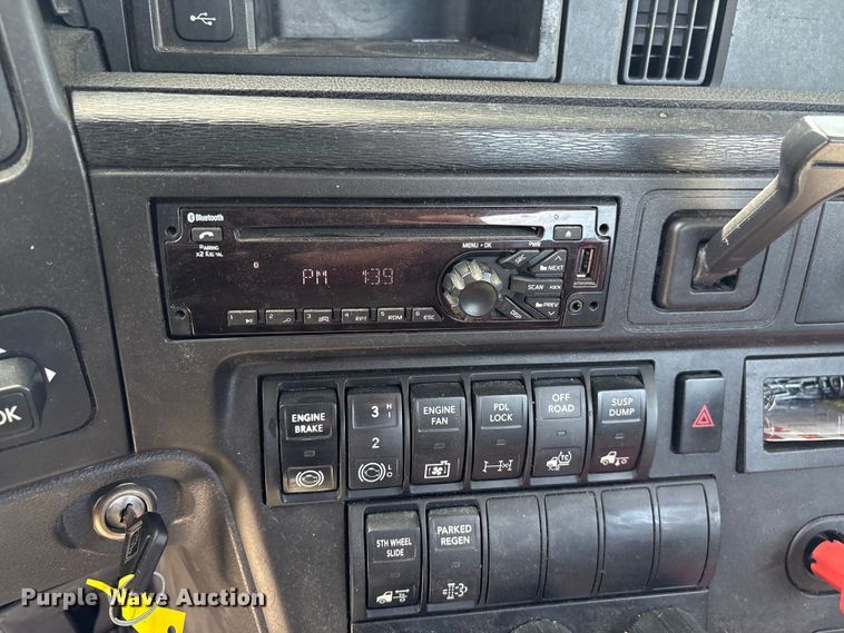 image for item EF1150 2018 International LT625 semi truck