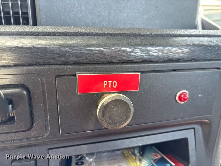 image for item EF1150 2018 International LT625 semi truck