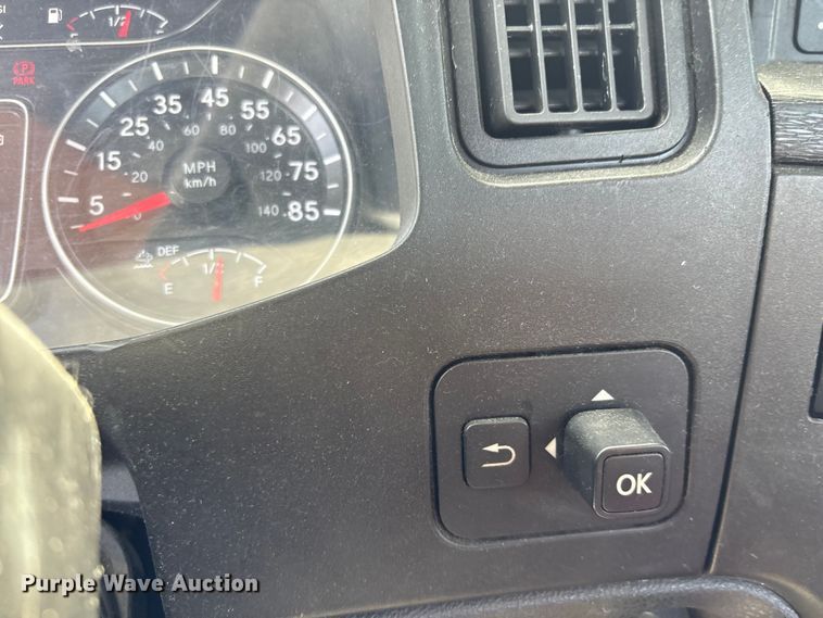image for item EF1150 2018 International LT625 semi truck