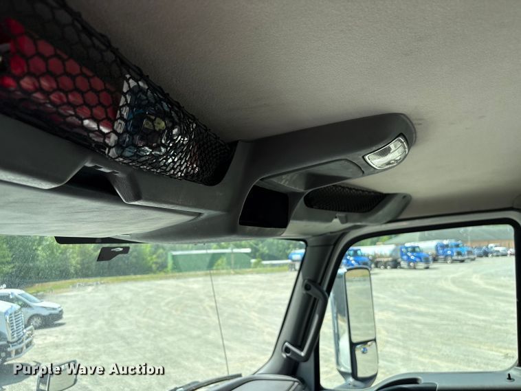 image for item EF1150 2018 International LT625 semi truck