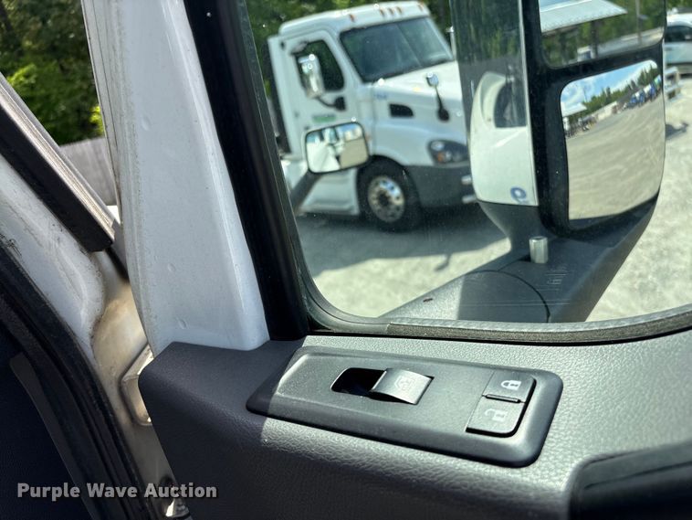 image for item EF1150 2018 International LT625 semi truck