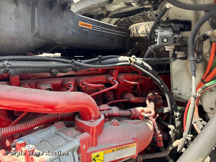 image for item EF1150 2018 International LT625 semi truck