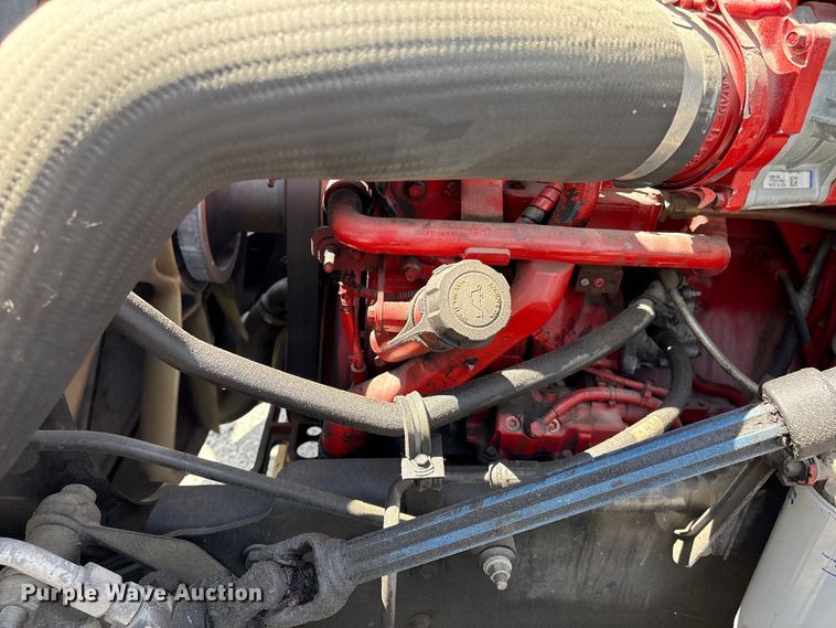 image for item EF1150 2018 International LT625 semi truck