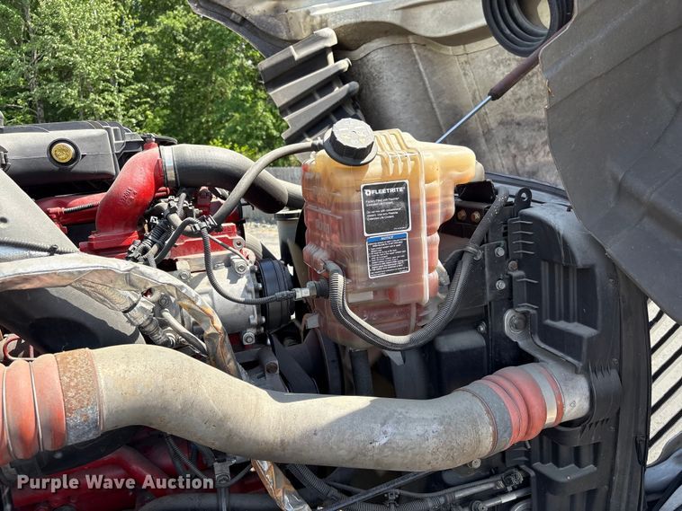 image for item EF1150 2018 International LT625 semi truck