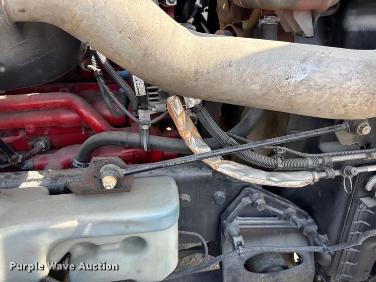 image for item EF1150 2018 International LT625 semi truck