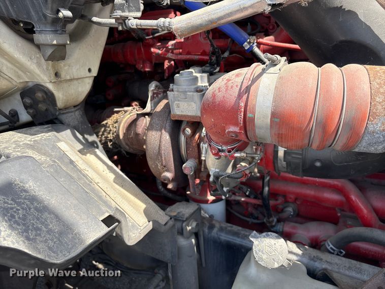 image for item EF1150 2018 International LT625 semi truck