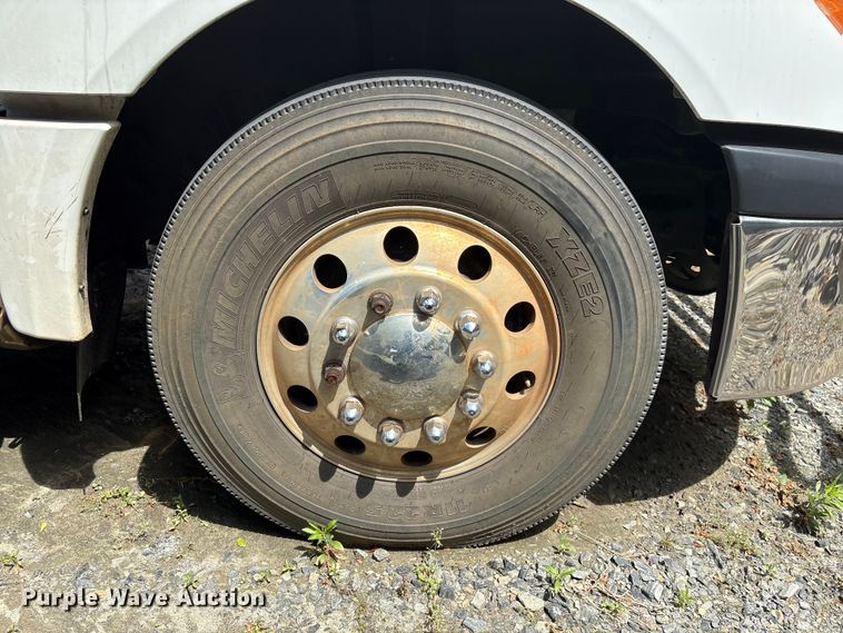 image for item EF1150 2018 International LT625 semi truck