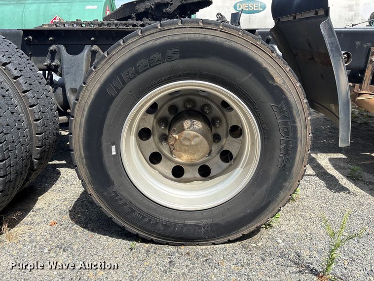 image for item EF1150 2018 International LT625 semi truck