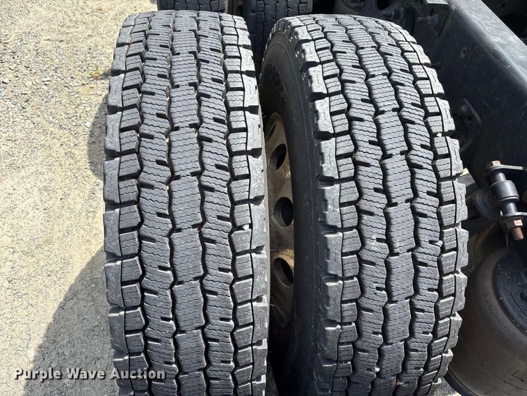 image for item EF1150 2018 International LT625 semi truck