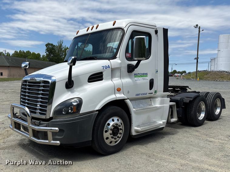 image for item EF1151 2016 Freightliner Cascadia 113 semi truck