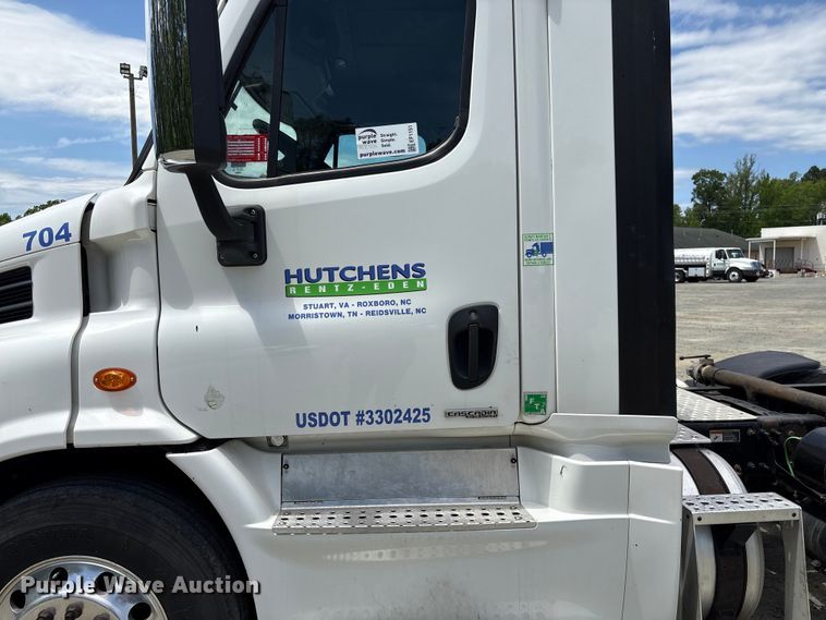 image for item EF1151 2016 Freightliner Cascadia 113 semi truck