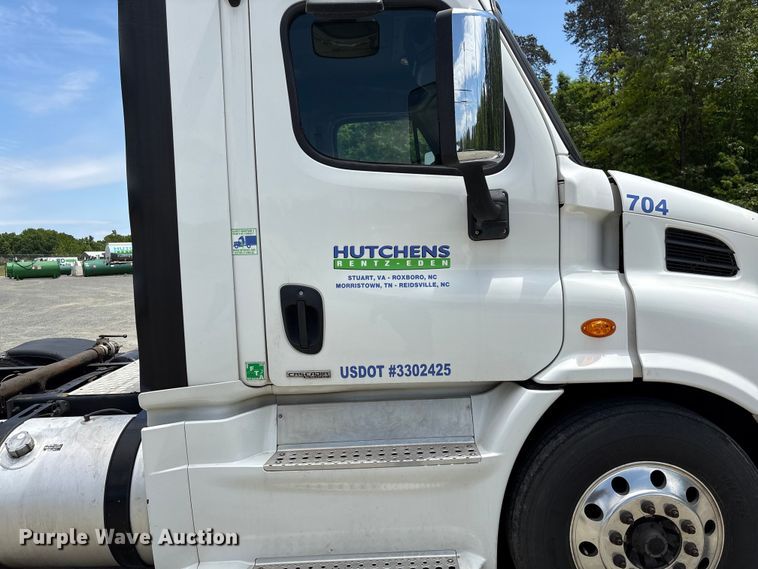 image for item EF1151 2016 Freightliner Cascadia 113 semi truck