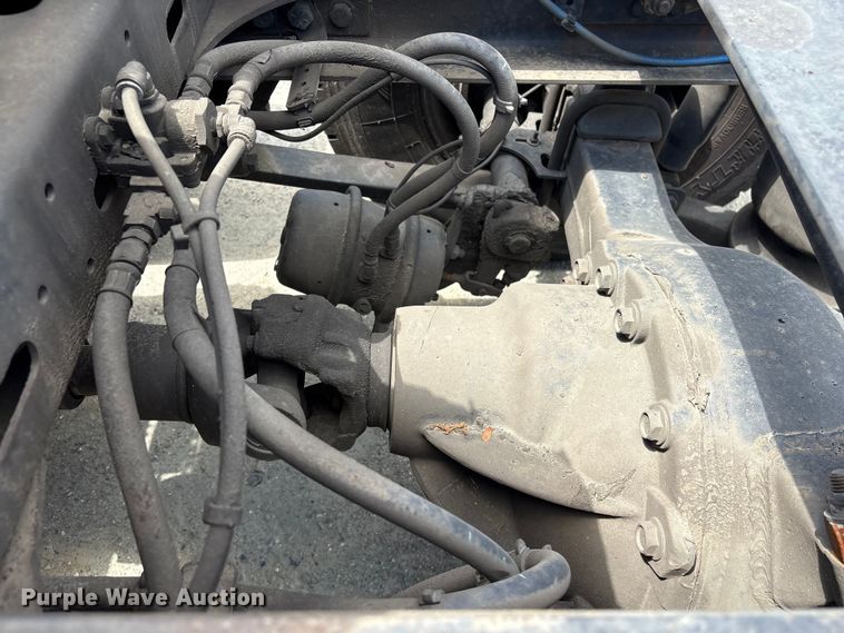 image for item EF1151 2016 Freightliner Cascadia 113 semi truck