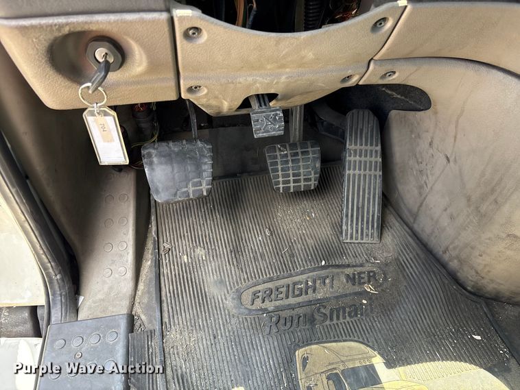 image for item EF1151 2016 Freightliner Cascadia 113 semi truck