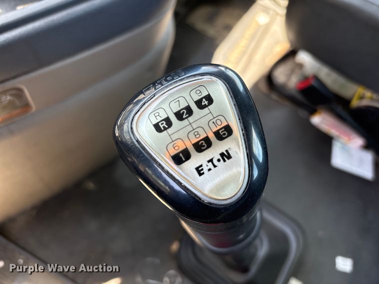 image for item EF1151 2016 Freightliner Cascadia 113 semi truck