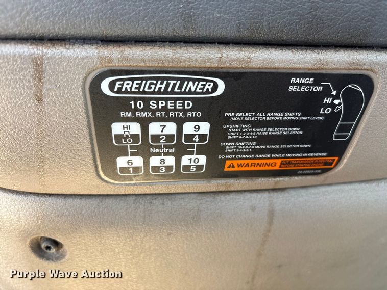 image for item EF1151 2016 Freightliner Cascadia 113 semi truck