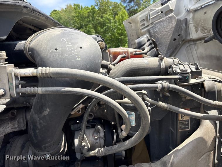 image for item EF1151 2016 Freightliner Cascadia 113 semi truck