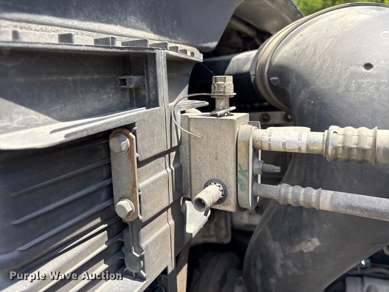 image for item EF1151 2016 Freightliner Cascadia 113 semi truck
