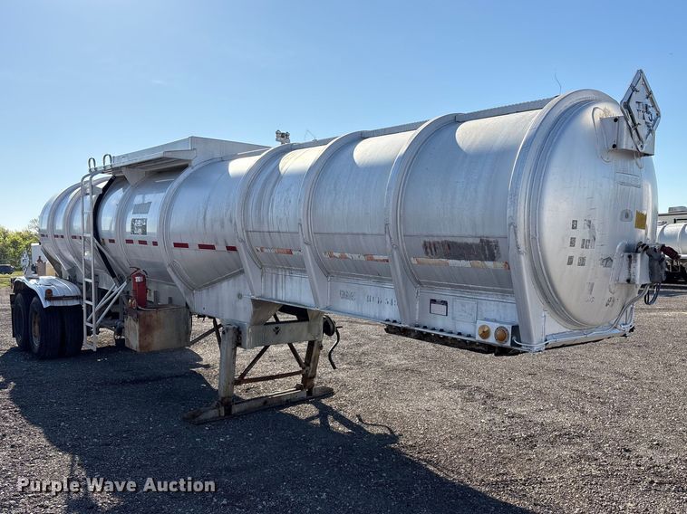 image for item EG8944 1983 Fruehauf TAO-F2-RDF 5000 tank trailer
