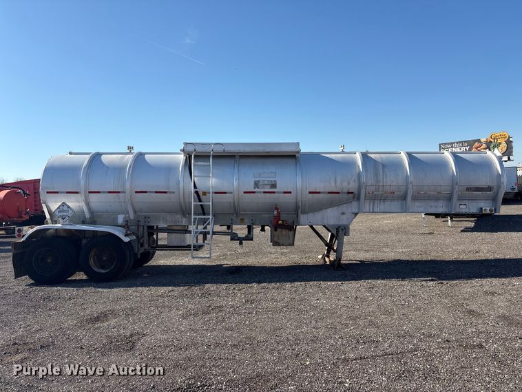 image for item EG8944 1983 Fruehauf TAO-F2-RDF 5000 tank trailer