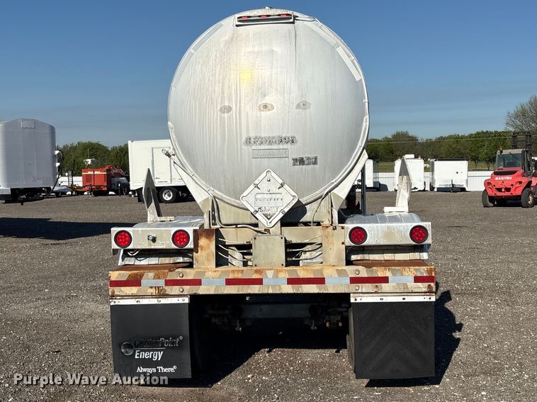 image for item EG8944 1983 Fruehauf TAO-F2-RDF 5000 tank trailer