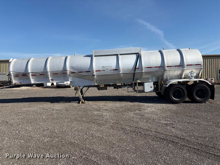 image for item EG8944 1983 Fruehauf TAO-F2-RDF 5000 tank trailer