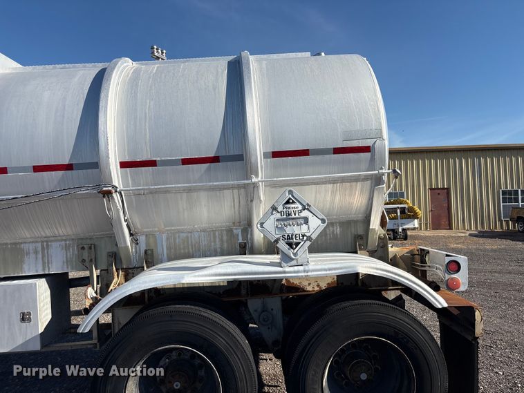 image for item EG8944 1983 Fruehauf TAO-F2-RDF 5000 tank trailer