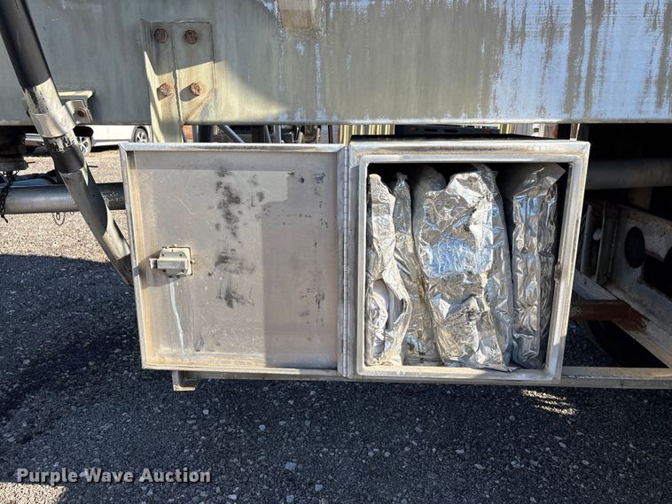image for item EG8944 1983 Fruehauf TAO-F2-RDF 5000 tank trailer