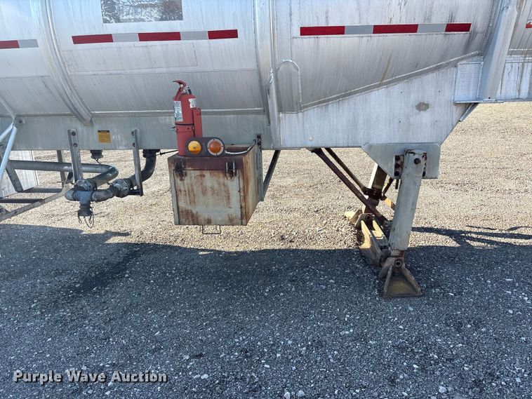 image for item EG8944 1983 Fruehauf TAO-F2-RDF 5000 tank trailer