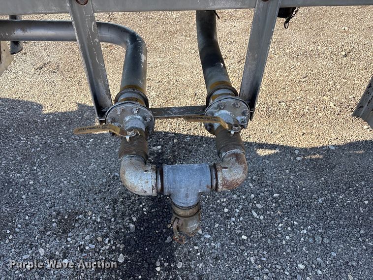 image for item EG8944 1983 Fruehauf TAO-F2-RDF 5000 tank trailer